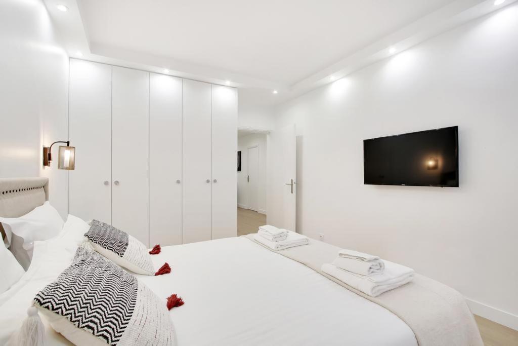 Trocadero/ Eiffel Tower - 3 Bedrooms- New! * Parijs